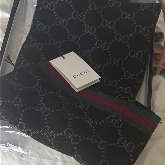 Gucci Black and Gray Unisex Scarf New with tags Box - Picture 1 of 6